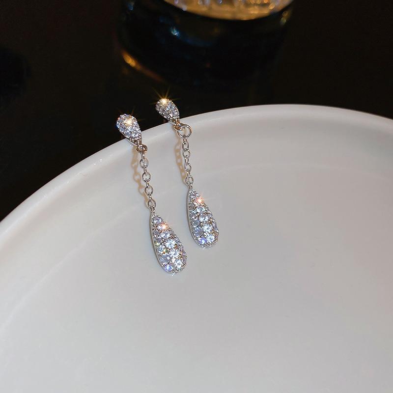 Длинные серьги с кисточками Женские Корейский Дизайн ДунДэмун Универсальные серьги