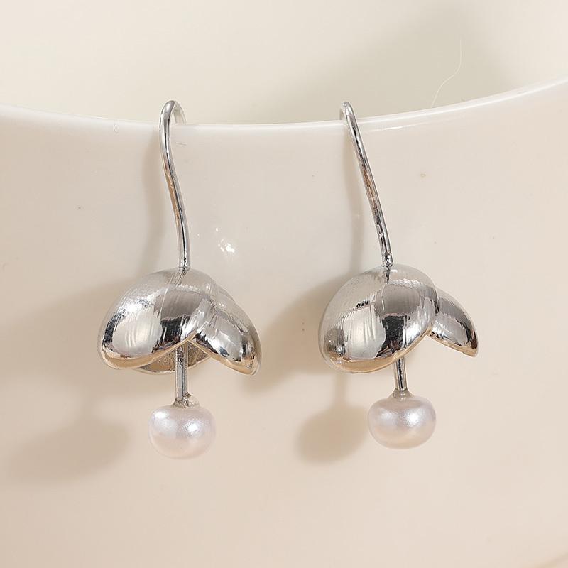 Винтажные серьги-подвески в форме цветка из искусственного жемчуга с серебристым покрытием для женщин, элегантные, изысканные, банкетные, свадебные украшения, ручная работа