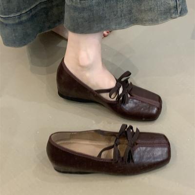 Ретро туфли Мэри Джейн женские 2025 новые французский темперамент двойной бант квадратный носок мелкий вырез внутренняя платформа вечерние туфли