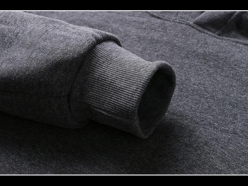 Мужской однотонный флисовый свитер с капюшоном и спортивные штаны — европейский крой, выпуск 2023 года.