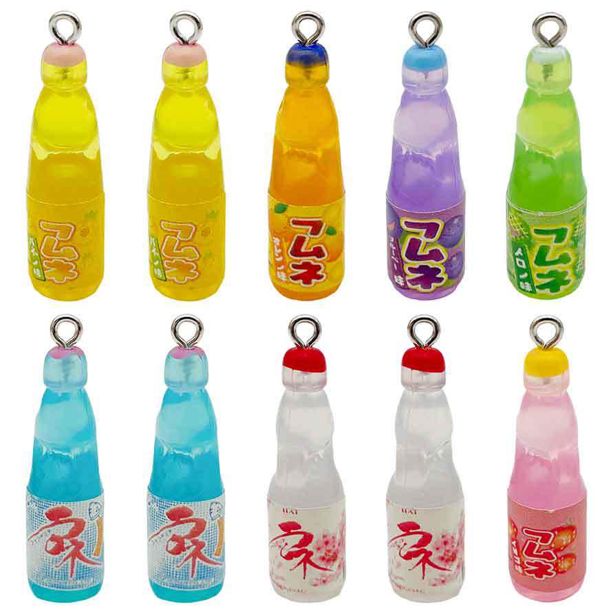 Подвески Ramune в мини-бутылочках: Самодельный кулон из смолы для ожерелья, брелока или сережек.