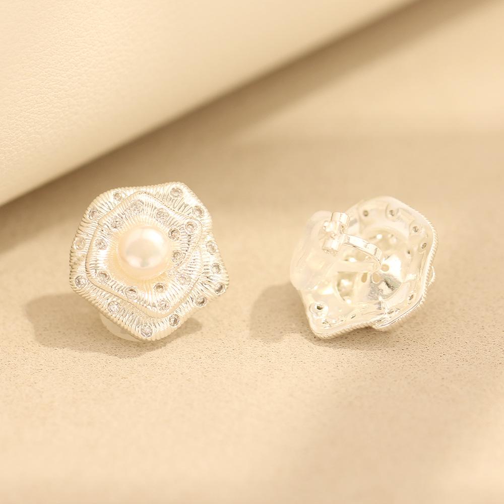 Rose stud earrings, silver needle earrings, pearl camellia ear clips, elegant and delicate small fragrant style, gold and silver two-color stone-inlai