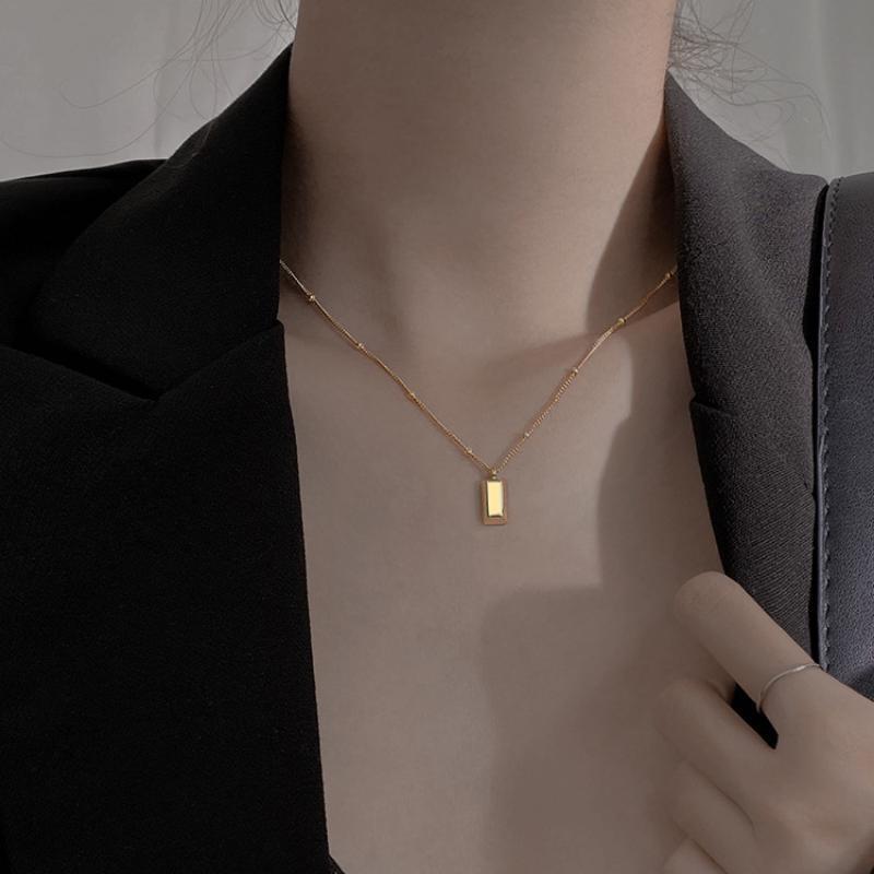 Женское ожерелье Высококлассный Нишевый Дизайн Ощущение Легкой Роскоши Золотой Слиток Темперамент Ключичная Цепочка Цепочка на Шею с Разнообразием Индивидуальности