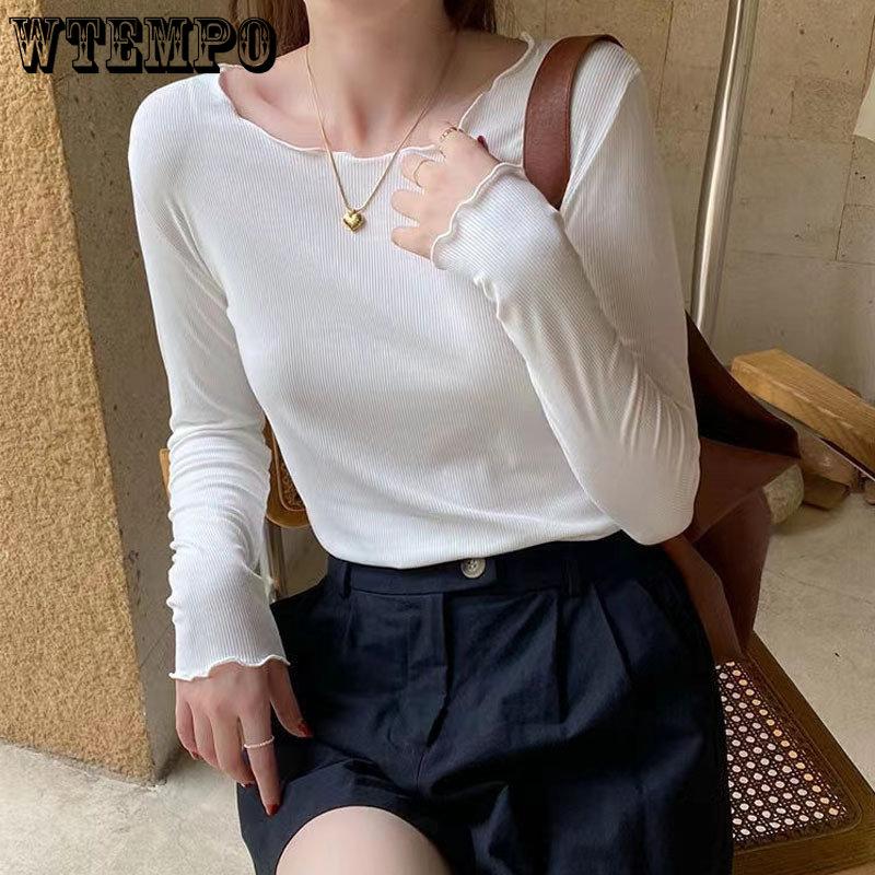 Женская базовая модель с длинными рукавами и деревянными ушками. Футболка с круглым вырезом. Рубашка с верхом внутри.