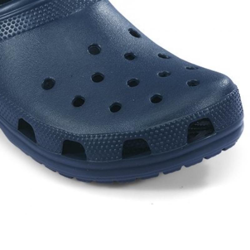 Выберите 1 из 8 видов классических сабо Crocs