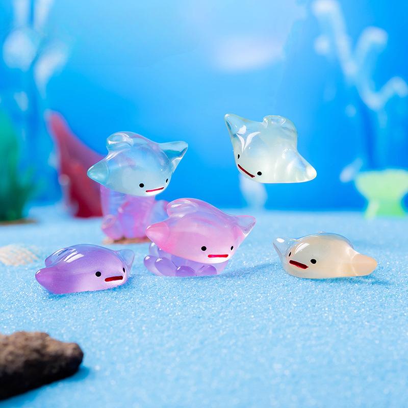 Glow-in-the-dark Manta Ray Resin Small Ornaments Micro Landscape Fish Tank Aquarium Marine Animal Landscape Decorative Arts and Crafts Accessories