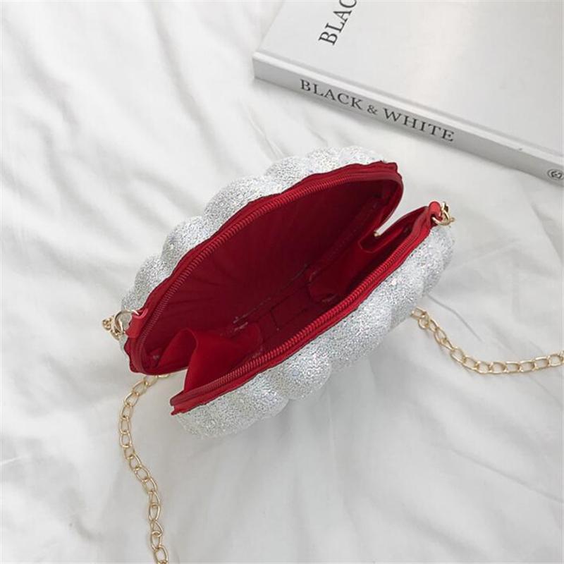 Женская сумочка в виде блестящей раковины