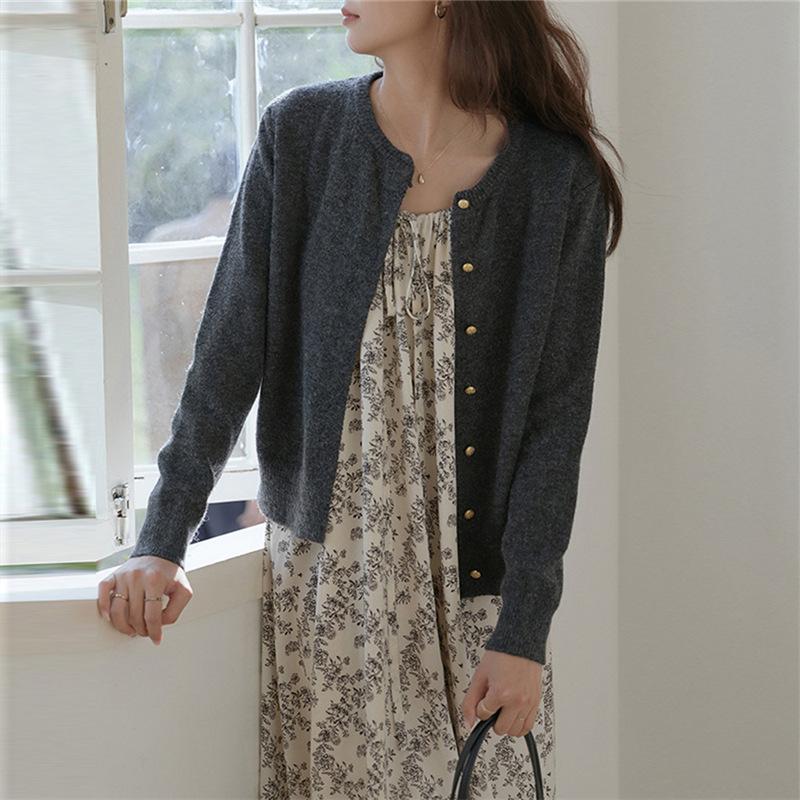 Нежный ретро маленький кардиган с круглым вырезом и золотой пряжкой, женский осенний свободный повседневный базовый вязаный жакет