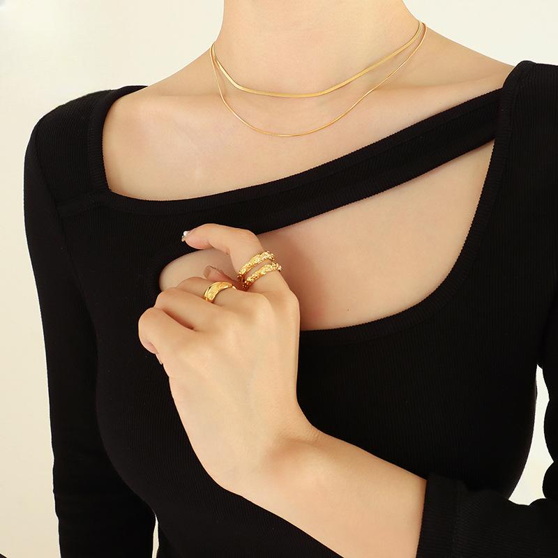 Cold Wind Temperament Double-Layer Blade Snake Bone Chain Necklace Female, Minimalist Gold-Plated Collarbone Chain