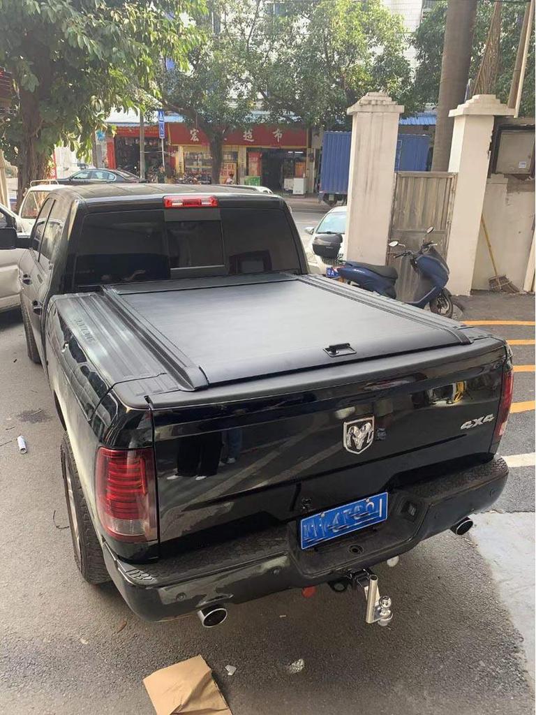 Manual Roller Shutter for Dodge RAM 1500: Semi-Automatic Retractable Tailgate Cover