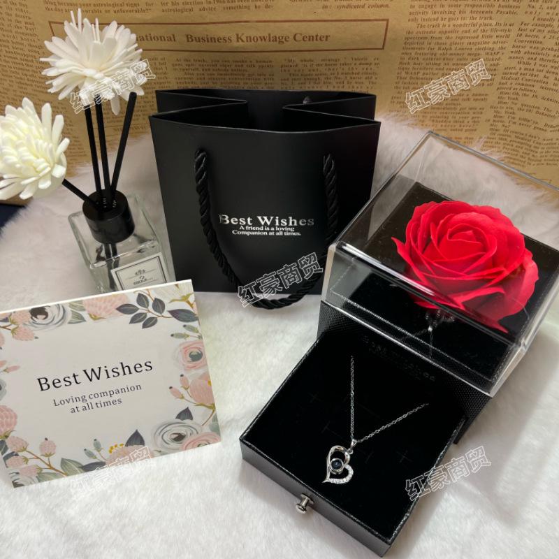 Подарочная коробка в форме сердца для розы и ожерелья: Набор из стабилизированных цветов на День святого Валентина и День матери