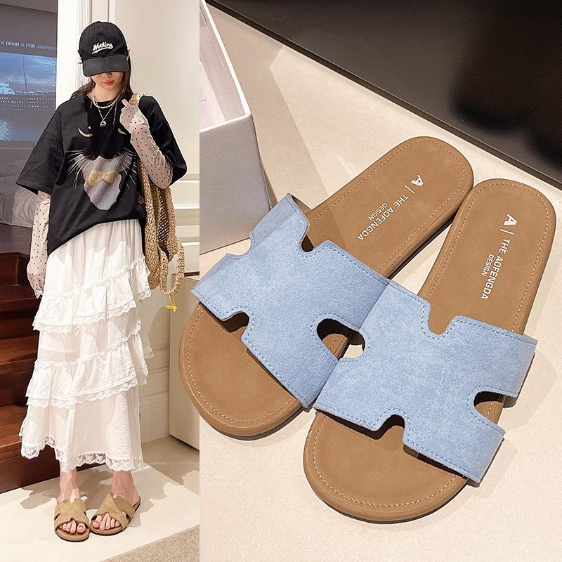 Модные брендовые тапочки с плоским дном, красивые, классные, женская летняя одежда 2025 года, новые, высококачественные, с мягкой подошвой, для морского пляжа, одно слово, перетаскивание