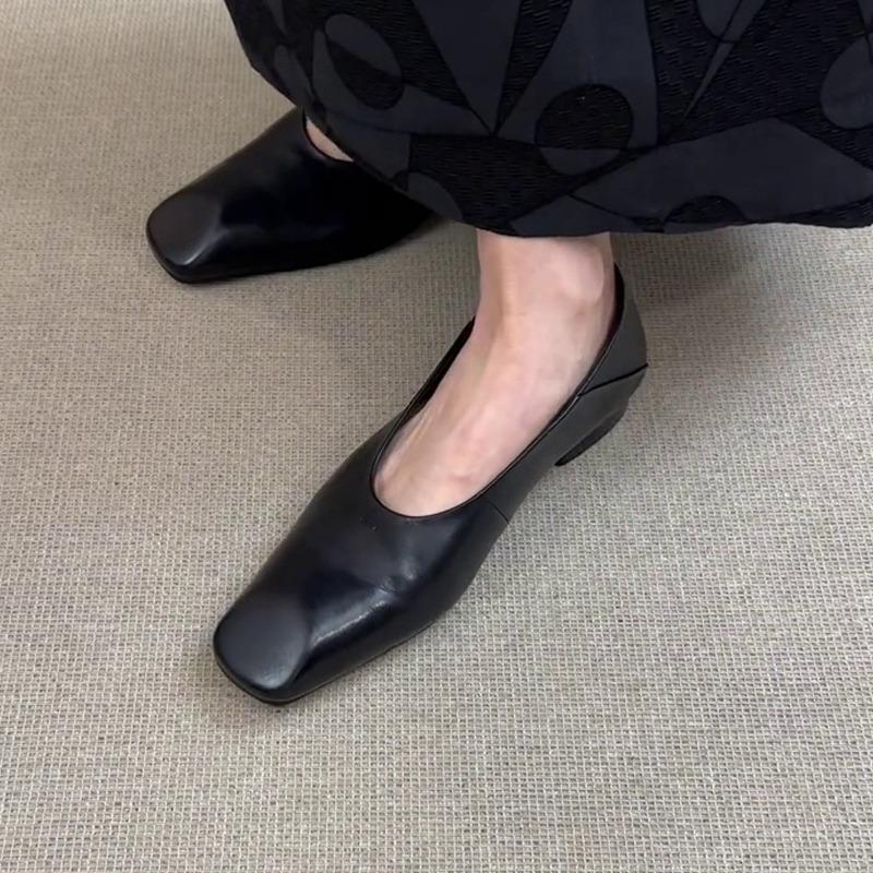 Версия из овчины~ Маленькие квадратные минималистичные туфли на плоской подошве, слипоны, темпераментные туфли-лодочки с мелким вырезом, женские повседневные маленькие кожаные туфли