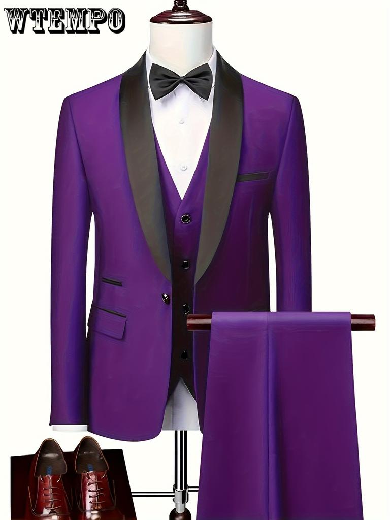 Комплект из 3 классических мужских костюмов: пиджак с воротником-шалью, однобортный жилет с V-образным вырезом и облегающие брюки.