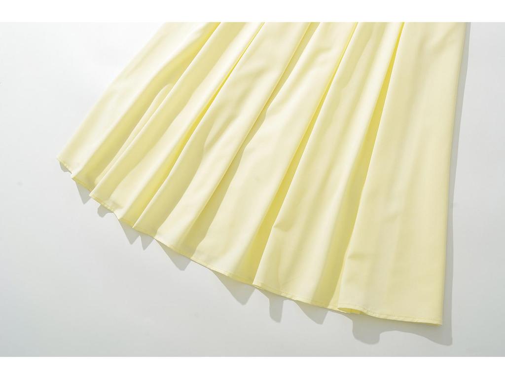 Платье в европейском и американском стиле с V-образным вырезом и открытой спиной — летний стиль 2024 года в стиле французской горячей девушки с талией «рыбьей костью» и плиссированной длинной юбкой