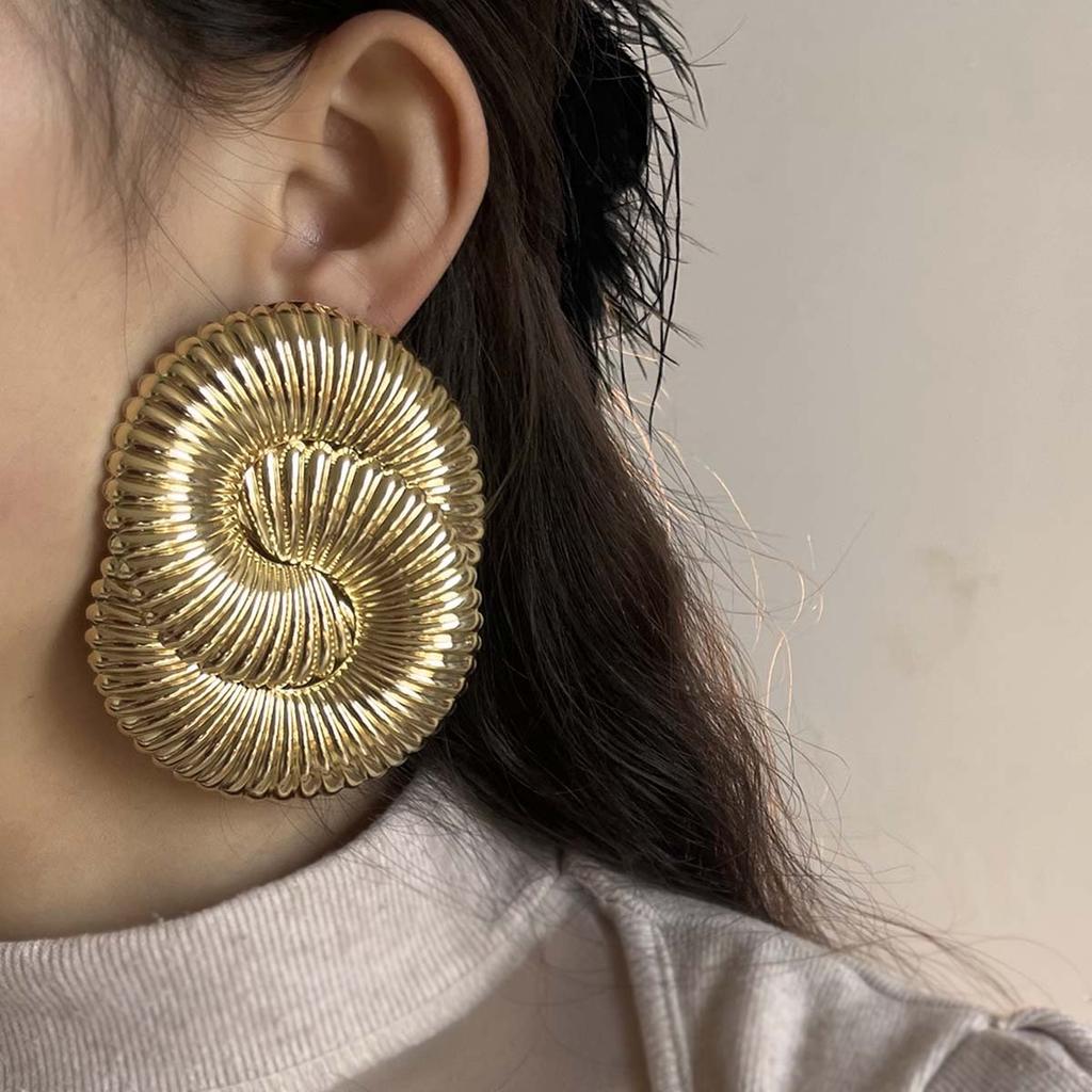 Exaggerated and Powerful Metal Twisted Spring Wavy Stud Earrings for Ladies, Versatile and Trendy Street Style for Women