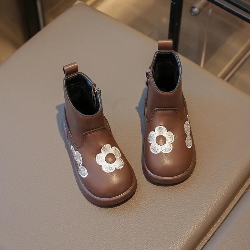 Сапоги с вышивкой для девочек, теплые зимние сапоги для детей, толстая подошва, милые детские повседневные сапоги принцессы из хлопка, нескользящие, универсальные