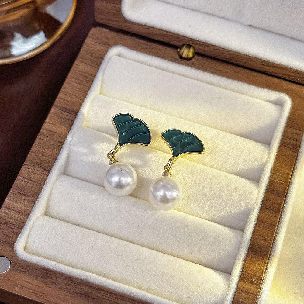 Light Luxury Exquisite Micro-inlaid Zircon Flower Earrings Elegant High-end Pearl Stud Earrings Niche Design Temperament Earrings