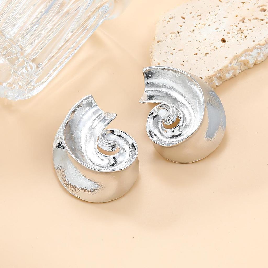 Spring Alloy Earrings: Fashionable European and American Style Thread-Type Metal Jewelry for Women