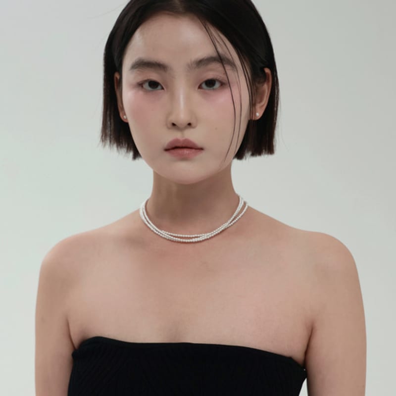 Less is more 14K gold fresh water pearl earring