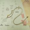 Подвеска-ожерелье из белого халцедона и агата с дизайном золотой ветви и нефритового листа