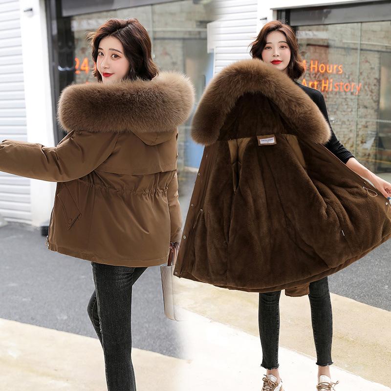 The new cotton-padded women's inner velvet pie overcomes the winter women's short large fur collar and thin cotton clothes.
