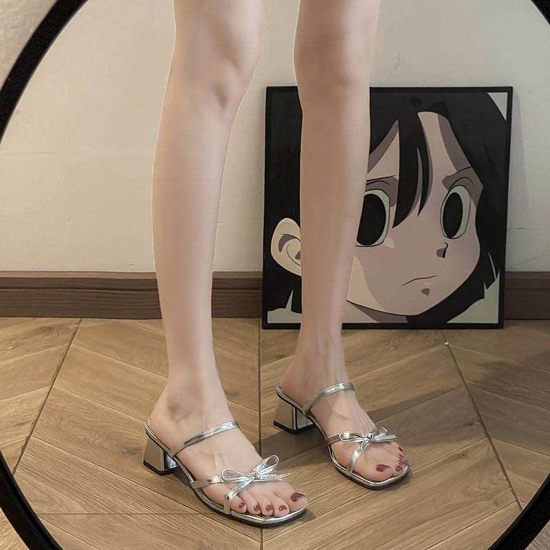 2024 Летняя высококачественная женская обувь, модные повседневные тапочки с открытым носком, однотонные, среднего цвета, с бантом, на среднем каблуке, для отдыха на пляже для женщин