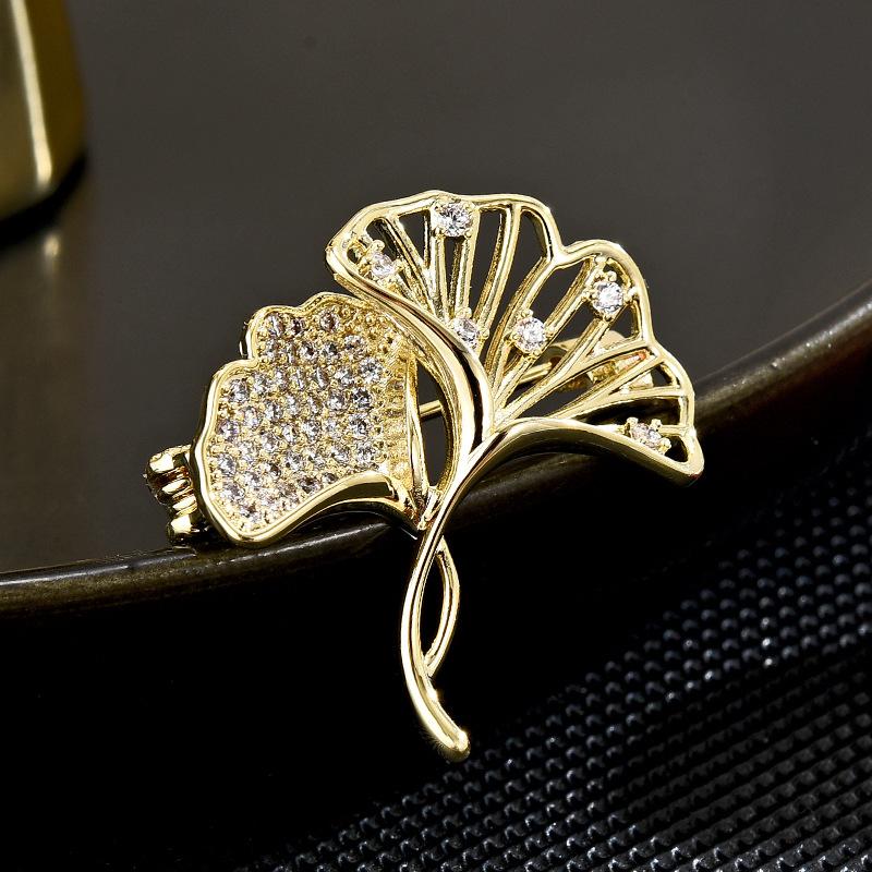 Double Ginkgo Biloba High-End Exquisite And Small Fixed Buckle Collar Pin Clothing Anti-Light Fashion Light Luxury Versatile Brooch