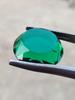 Круглый ограненный стеклянный камень изумрудного оттенка весом 7,60 карата, лечебный стеклянный камень, россыпью, размер круга 13x5 мм.