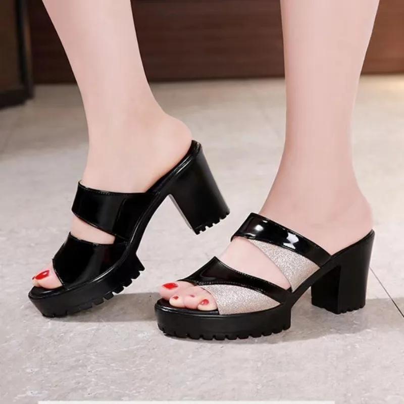 2024 New Summer Platform Slippers for Woman Fashion Outdoor Bright Leather Peep Toe Square Heel Outdoors Round Head Ladies Shoes