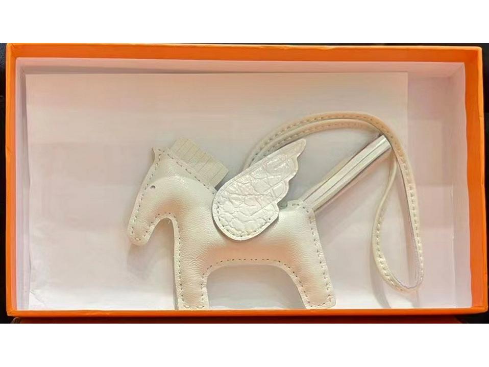 Подвеска для сумки-лошадки из натуральной кожи с отделкой из овчины и крокодила, сшитой вручную