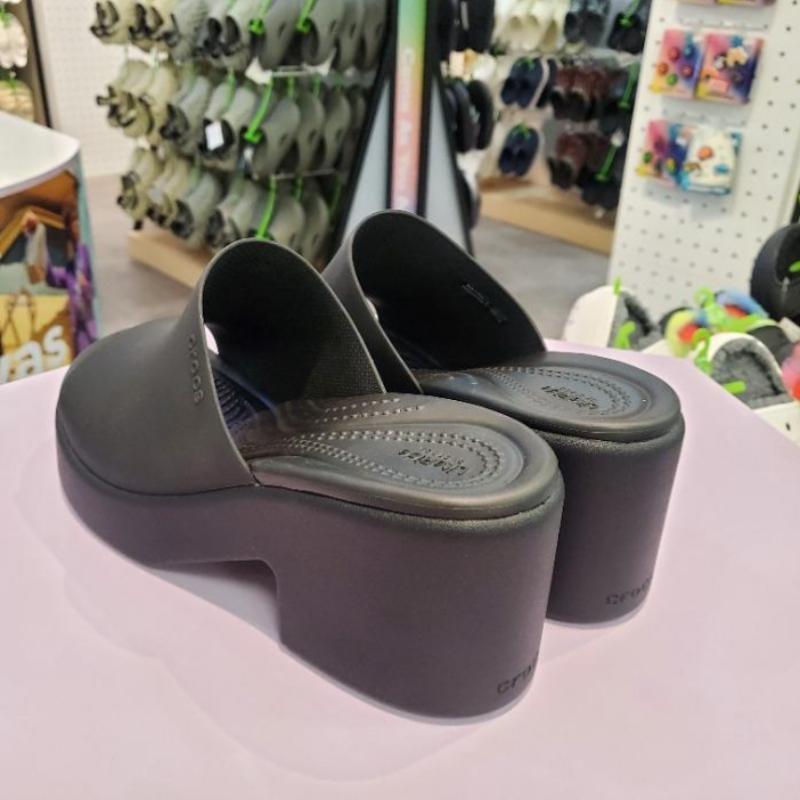 Crocs Бруклинские слайды на каблуке Черные 209408 060