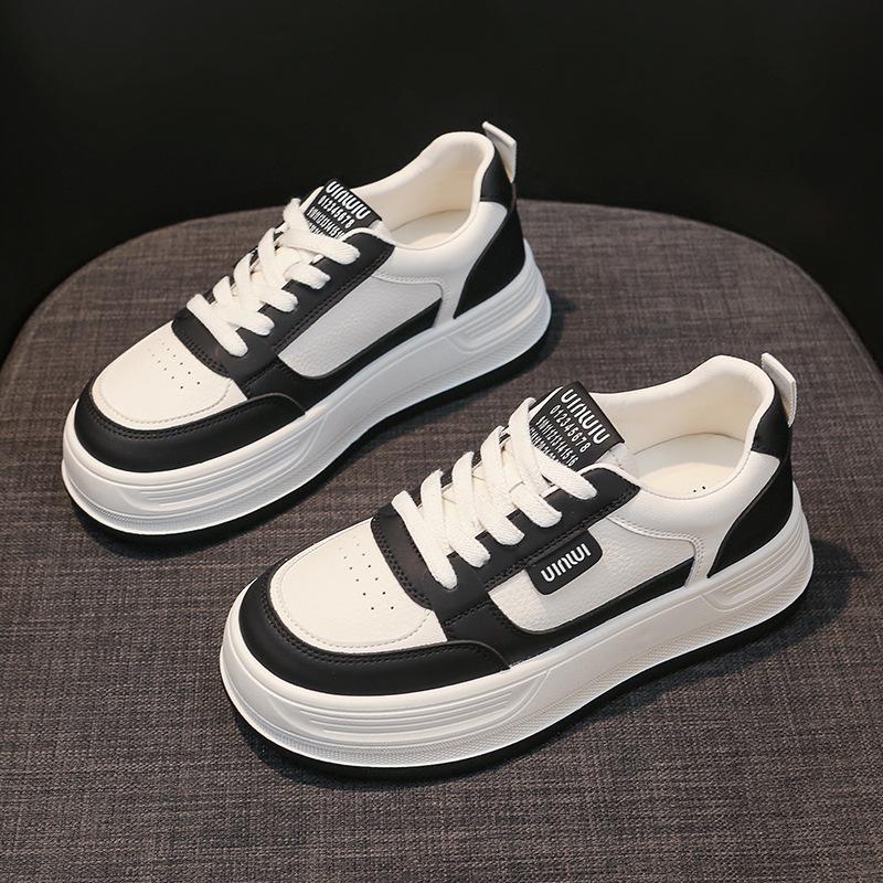 Маленькие белые туфли для девочек универсальные весенне-осенние на плоской толстой подошве 2025 осень новые дышащие всплеск заказов повседневные папины спортивные туфли