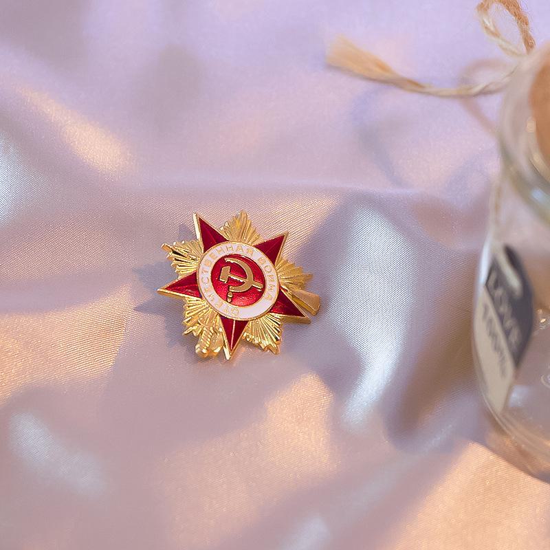 Золотая и серебряная старинная советская брошь-украшение в виде значка Героя Отечества первой и второй степени