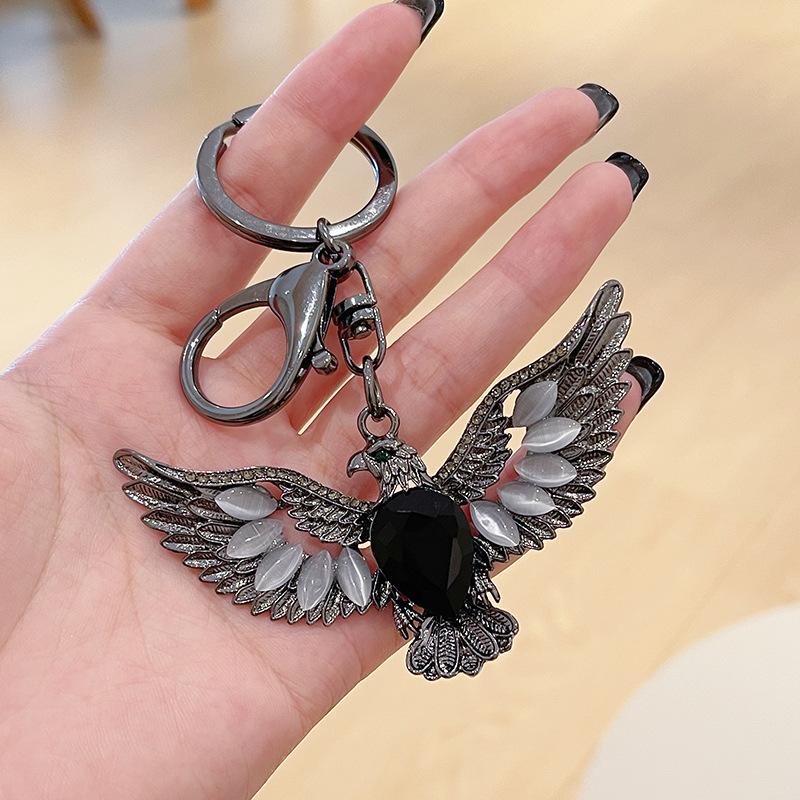Creative Eagle Spread Its Wings and Fly Retro Keychain for Unisex Car Key Chain Accessories Ornaments Key Pendant