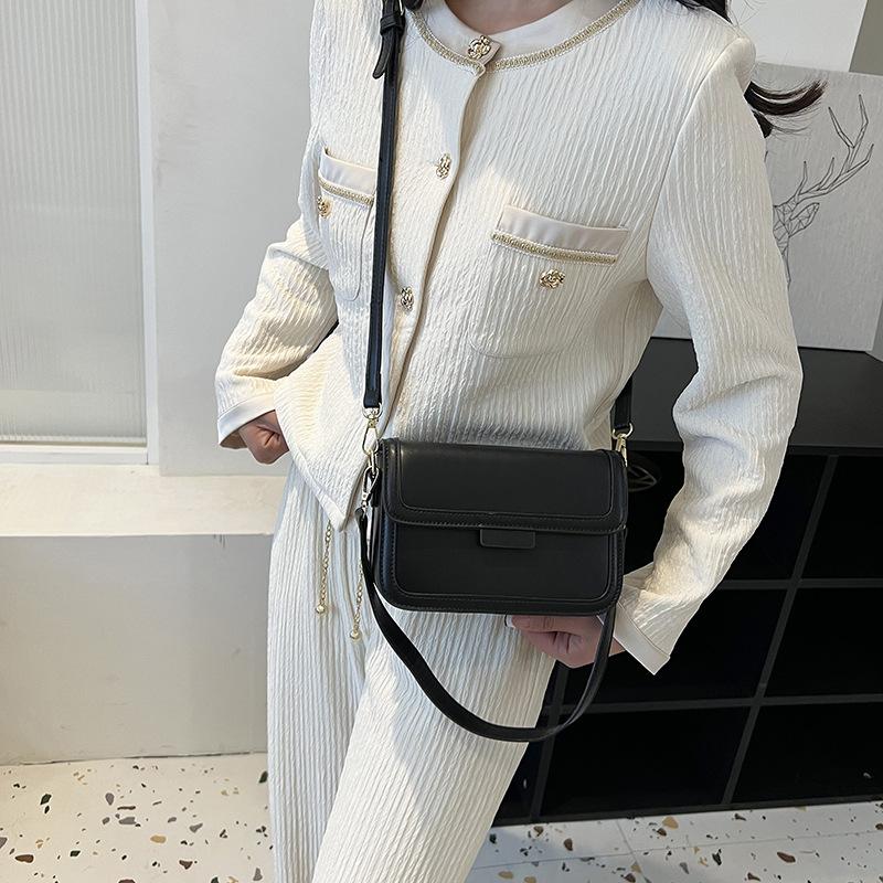 2025 новая высококлассная простая ретро модная сумка-мессенджер женская сумка сумка на плечо универсальная в иностранном стиле сумка-интернет-знаменитости маленькая квадратная сумка