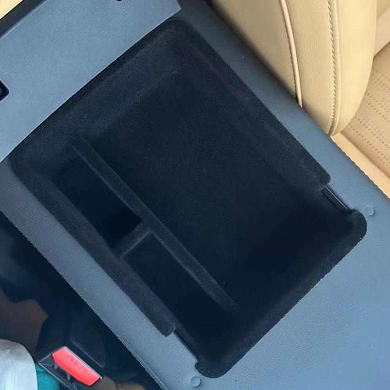 Suitable for Geely Galaxy L7 central control armrest box storage box storage box car accessories modification accessories