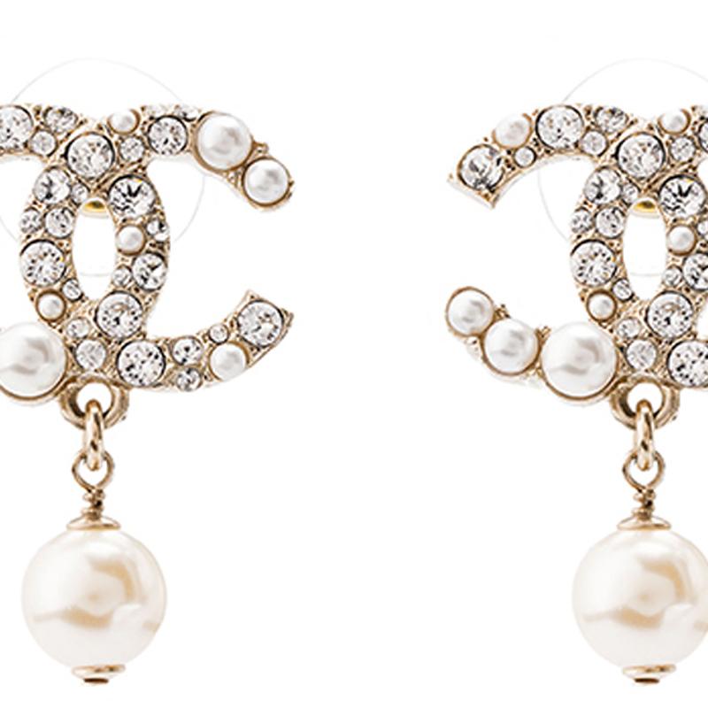 Chanel Серьги-подвески с жемчугом и двойным C, металлические, женские, золотой/жемчужно-белый
