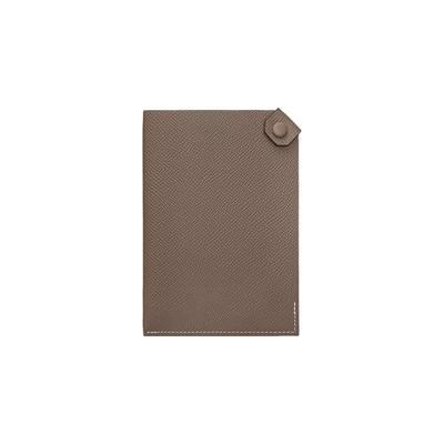 Кожаный держатель для паспорта Tarmac Solid Classic с застежкой-кнопкой, унисекс, цвет Etoupe Слоново-серый H057946CK18