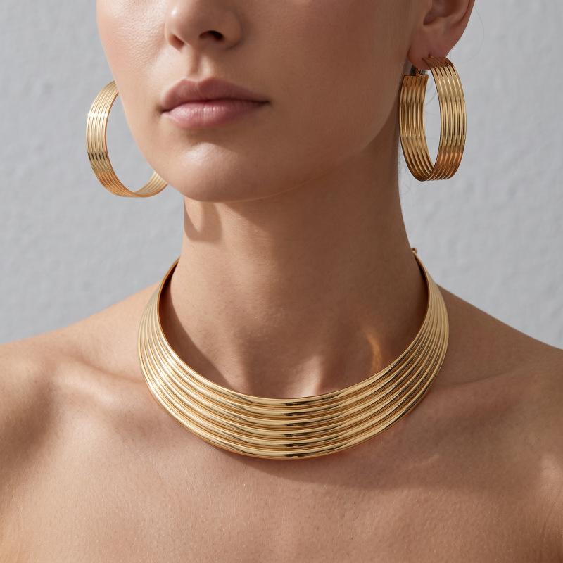 New trendy European and American earrings, exaggerated personalized collars, earrings set, metal thread ins style jewelry batch