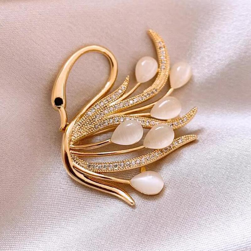 Luxury Cat Eye Stone Swan Brooch Personality Exquisite Animal Pins High-Grade Coat Corsage Accessories