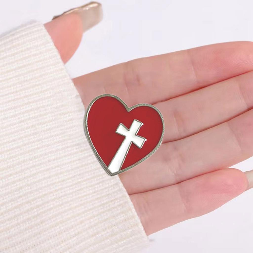 Trendy Heart Brooch Decorative Pin Fashion Badge Alloy Texture Clothing Jewelry for Youthful Style and Individuality