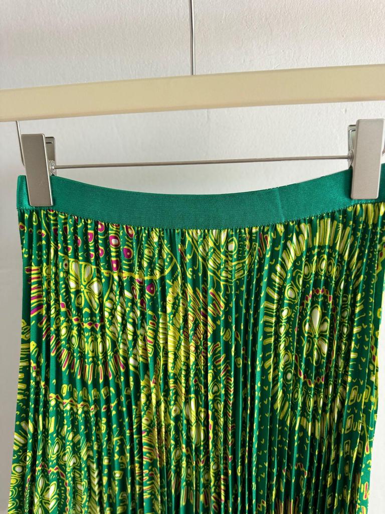 Классическая юбка-трапеция средней длины с плиссировкой и универсальным принтом для женщин