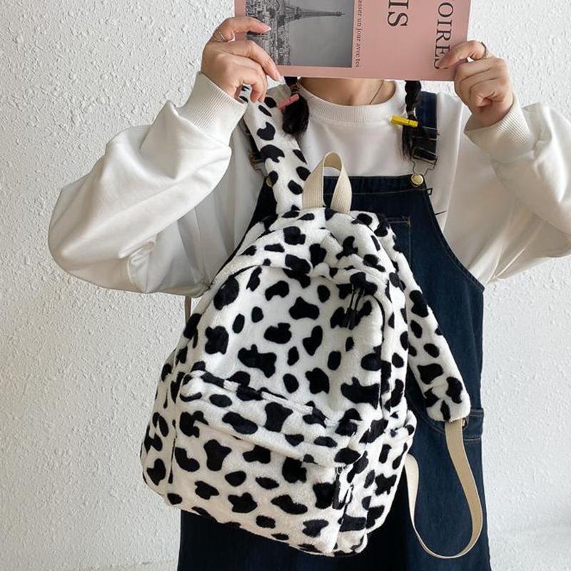 Модный плюшевый рюкзак для женщин, большая вместительная школьная сумка для девочек, милый рюкзак с коровьим узором, новый зимний дорожный рюкзак