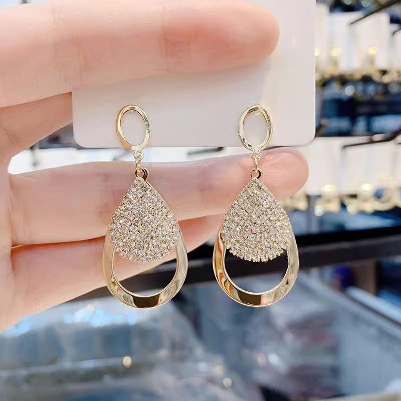 New High-end and Fashionable Water Droplet Earrings with Feminine Temperament and Versatile Internet Famous Earrings and Accessories