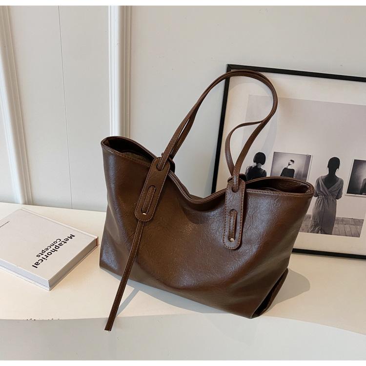 Премиальная сумка-тоут женская 2025 новая в иностранном стиле на плечо для поездок на работу модная большая вместительная сумка