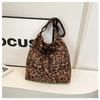 Large Capacity Leopard Print Women's Bag New Versatile Retro Messenger Bag of High Value Elegant Shoulder Bag