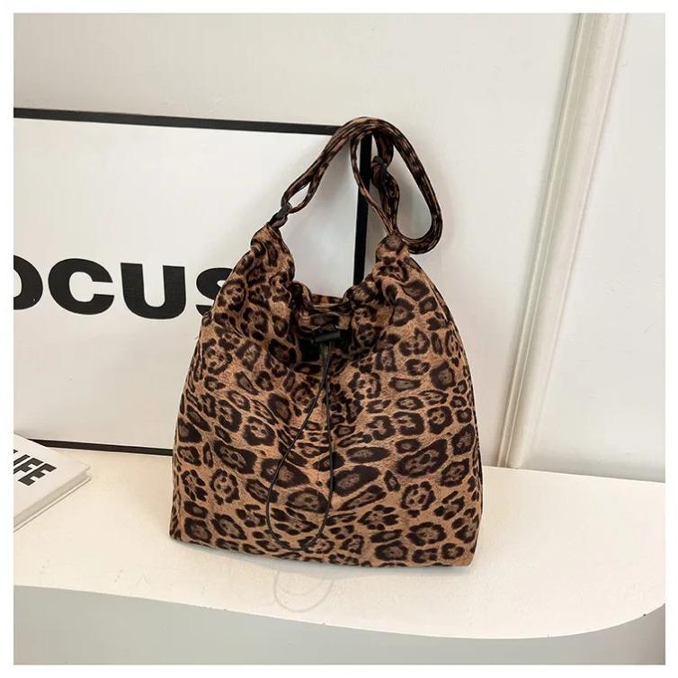 Large Capacity Leopard Print Women's Bag New Versatile Retro Messenger Bag of High Value Elegant Shoulder Bag