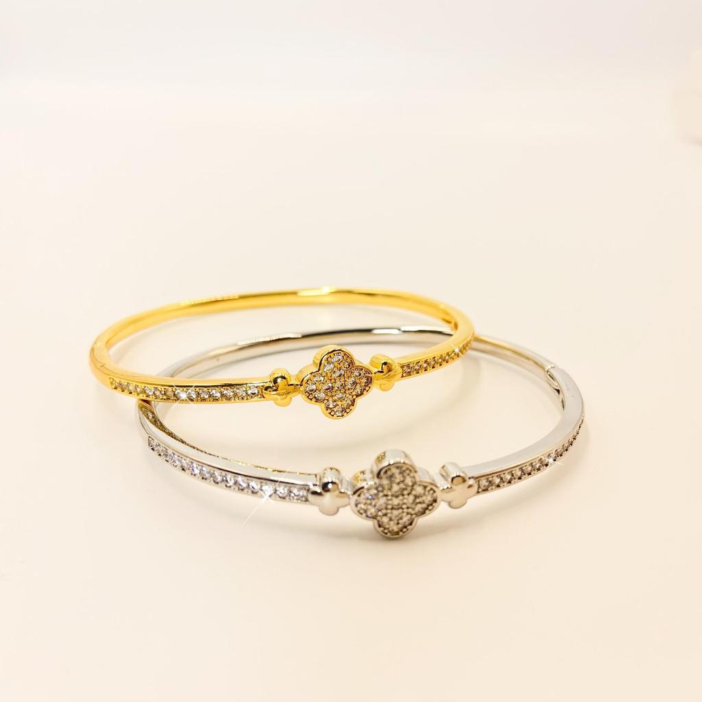 Европейский и американский браслет с четырехлистным клевером и цирконием: Модные, элегантные украшения для рук для женщин.