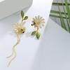 2022 New Asymmetric Daisy Tassel Earrings Female Niche Design Small Bee Earrings Temperament Long Earrings